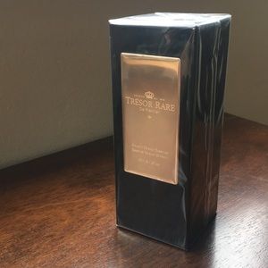 Skin relaxor essence from Tresor Rare